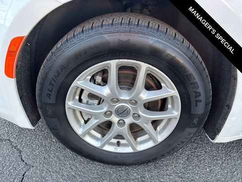 Used 2022 Chrysler Voyager LX FWD image 10