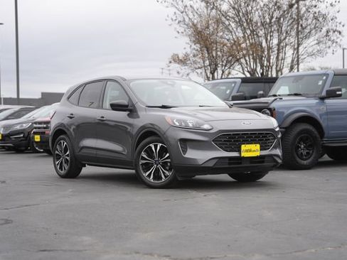 Used 2022 Ford Escape SE w/ SE Sport Appearance Package image 2