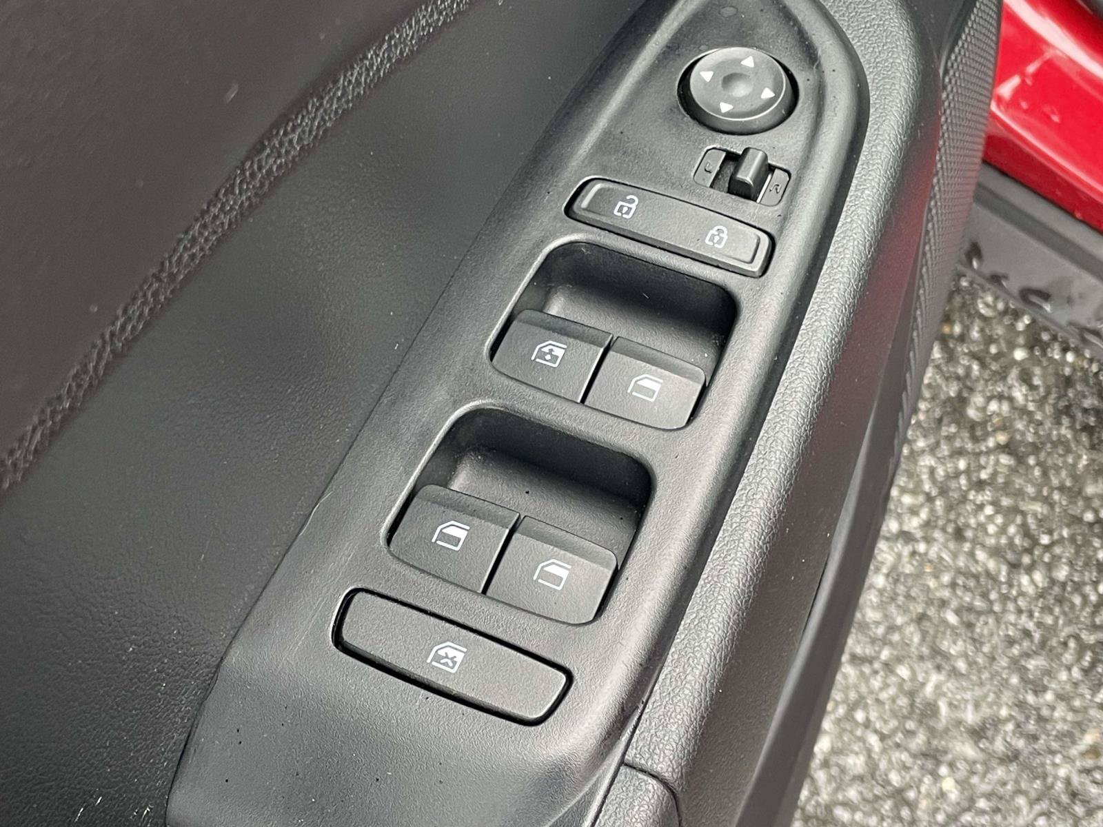 Certified 2022 Hyundai Venue SEL w/ Cargo Package FWD image 6
