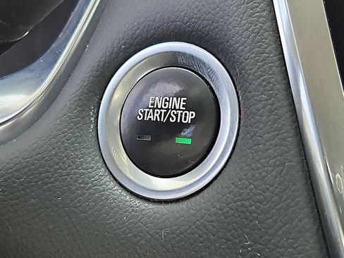 Used 2021 Chevrolet Traverse LT FWD image 23