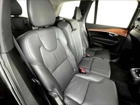 Used 2023 Volvo XC90 B6 Plus image 34