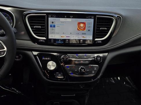 New 2026 Chrysler Pacifica Select image 18