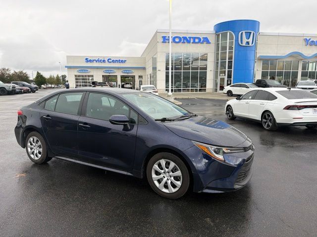 Used 2025 Toyota Corolla LE FWD image 1