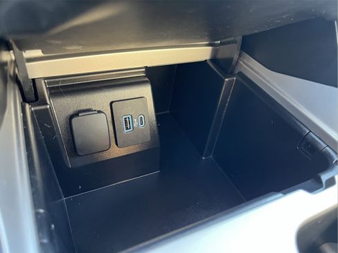 Used 2023 Ford Explorer XLT w/ Equipment Group 202A image 21