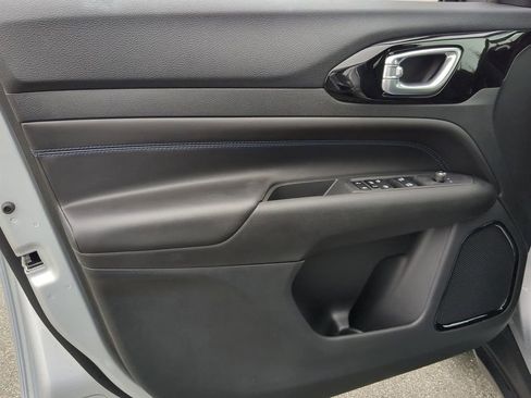 New 2026 Jeep Compass Latitude image 19