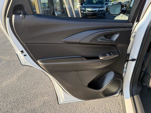 Used 2025 Chevrolet TrailBlazer RS w/ Convenience Package image 16