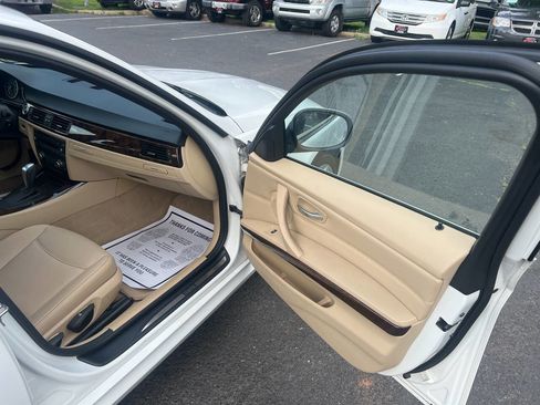 Used 2011 BMW 328i xDrive Sedan image 12