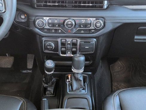 Used 2025 Jeep Gladiator Sport AWD/4WD image 18