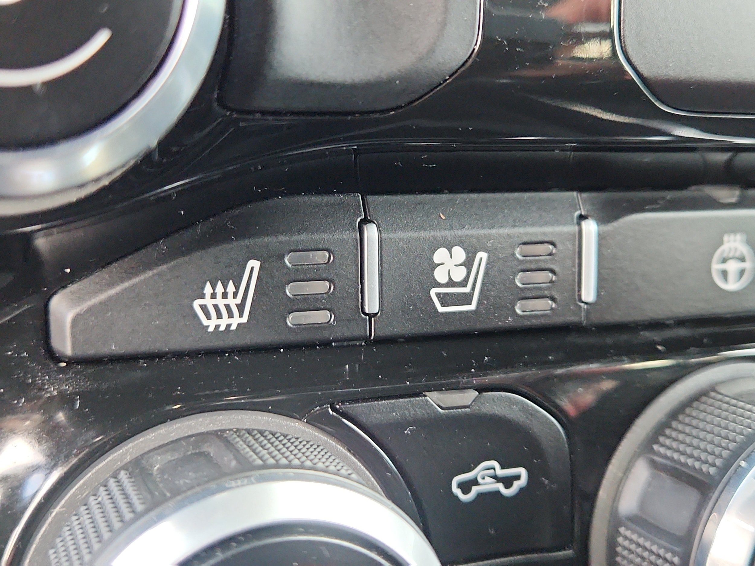 Used 2022 RAM 1500 Laramie AWD/4WD image 23