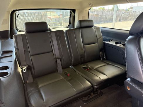 Used 2014 Chevrolet Suburban LTZ RWD image 21
