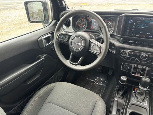 Used 2025 Jeep Wrangler Sport S image 30