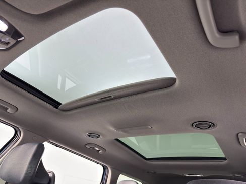 Used 2024 Kia EV9 Land image 12