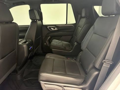 Used 2022 Chevrolet Tahoe Z71 w/ Luxury Package AWD/4WD image 17