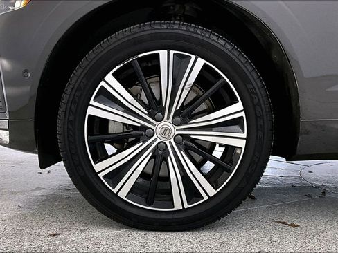 Certified 2023 Volvo XC60 B5 Ultimate w/ Climate Package image 12
