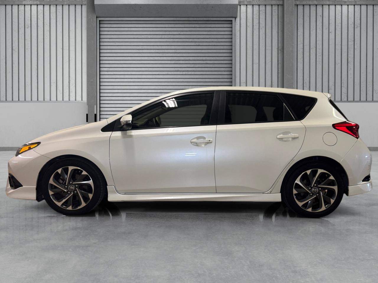 Used 2017 Toyota Corolla iM FWD image 2