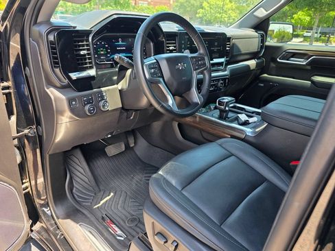 Used 2024 Chevrolet Silverado 1500 LT Trail Boss w/ LT Trail Boss Premium Package AWD/4WD image 11