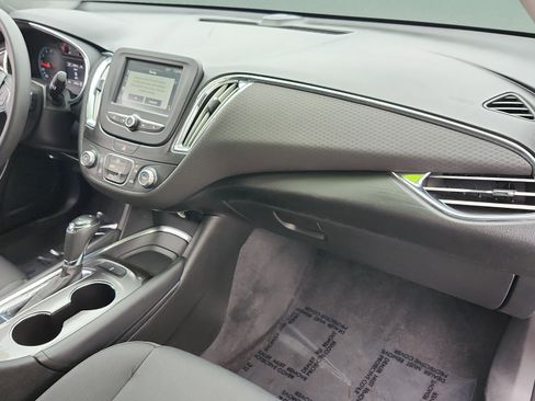 Used 2017 Chevrolet Malibu LT image 17