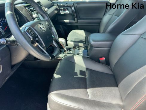 Used 2019 Toyota 4Runner TRD Off-Road Premium AWD/4WD image 9