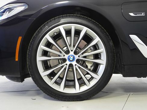 Used 2023 BMW 530e w/ Premium Package image 5