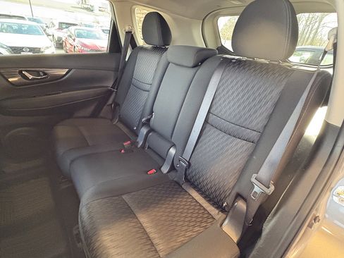 Used 2018 Nissan Rogue SV image 26