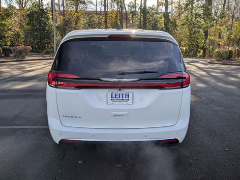 New 2026 Chrysler Pacifica Select image 6
