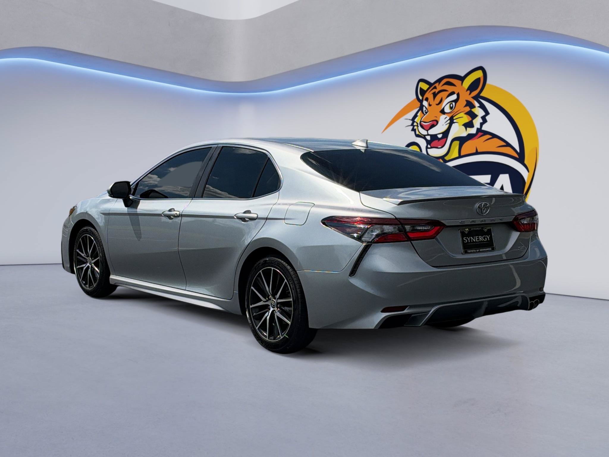 Used 2022 Toyota Camry SE FWD image 8