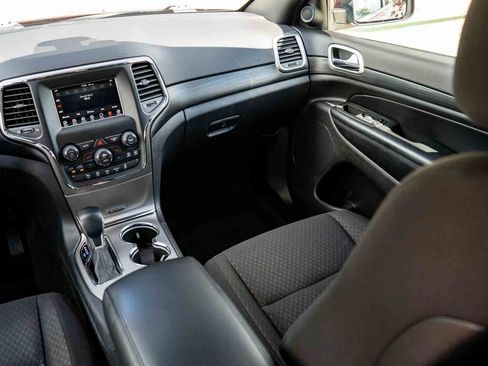 Used 2021 Jeep Grand Cherokee Laredo RWD image 26