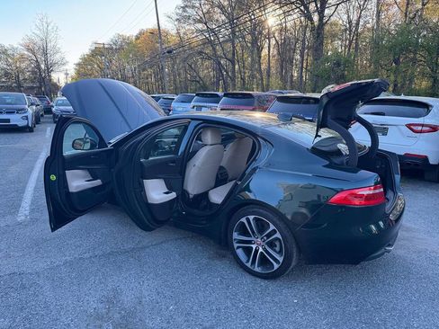 Used 2017 Jaguar XE Premium image 10