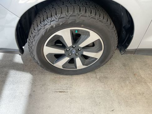 Used 2017 Subaru Forester 2.5i Premium AWD/4WD image 10