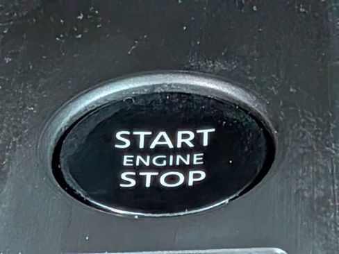 Certified 2025 Nissan Kicks SR image 24