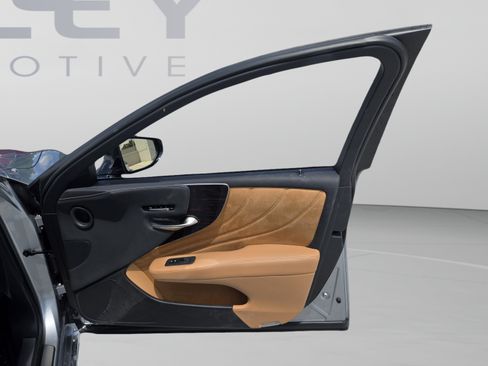 Certified 2024 Lexus LS 500 w/ Interior Upgrade Package RWD image 29