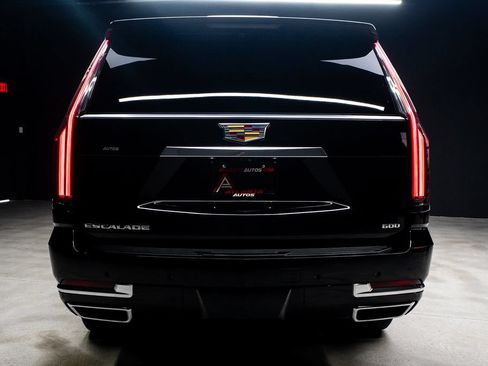 Used 2025 Cadillac Escalade ESV Premium Luxury AWD/4WD image 18