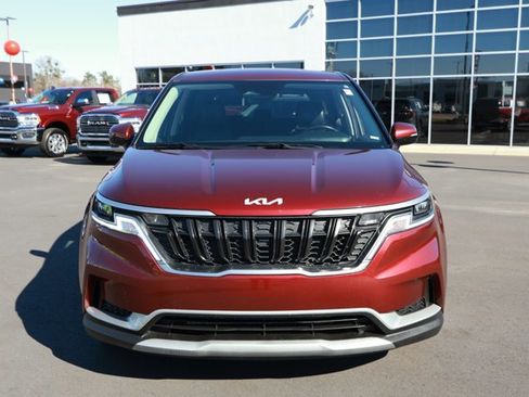 Used 2024 Kia Carnival LX image 2