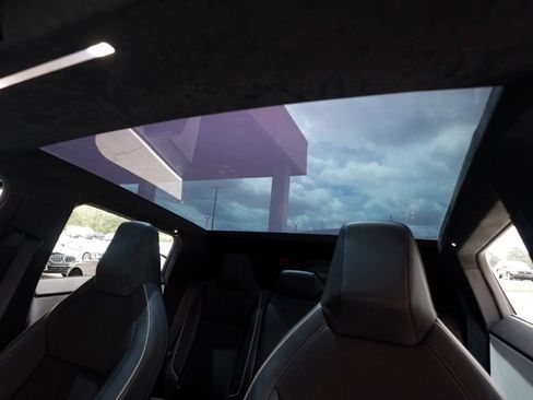 Used 2024 Tesla Cybertruck AWD Crew Cab image 33