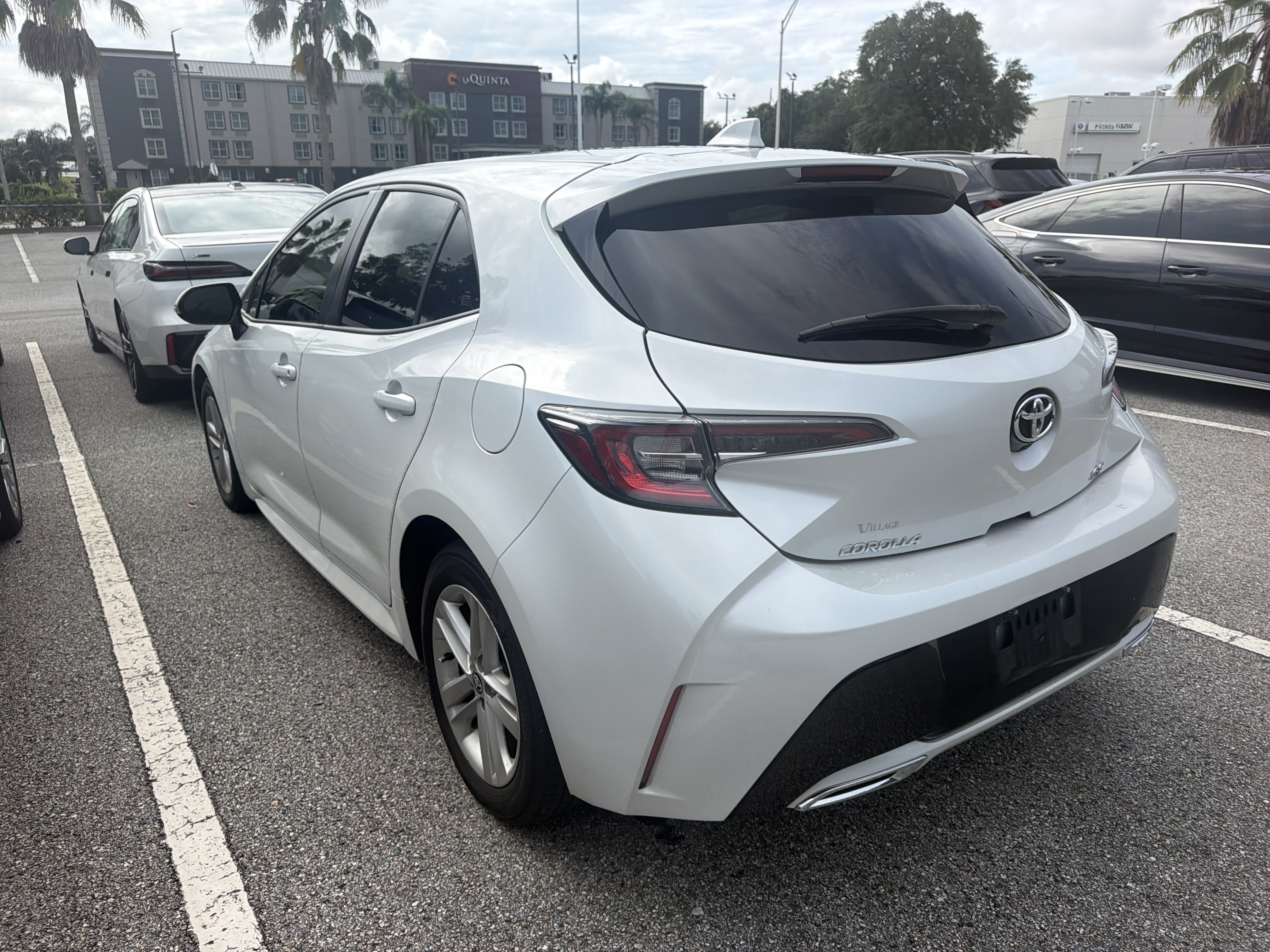 Used 2022 Toyota Corolla SE FWD image 3