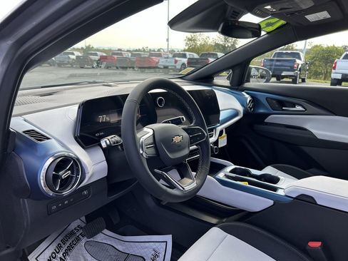 New 2025 Chevrolet Equinox EV LT image 25