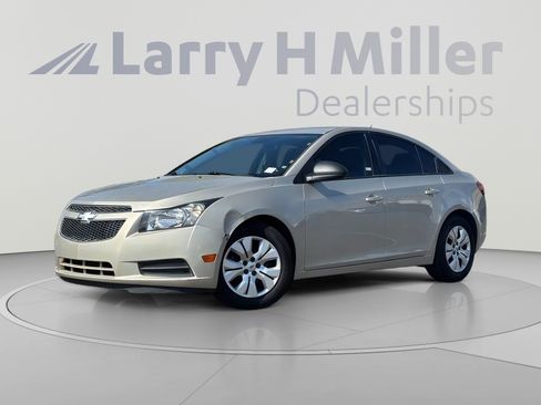 Used 2013 Chevrolet Cruze LS FWD image 2