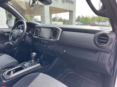 Used 2022 Toyota Tacoma TRD Off-Road w/ Technology Package image 43