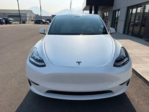 Used 2023 Tesla Model Y Long Range AWD/4WD image 2