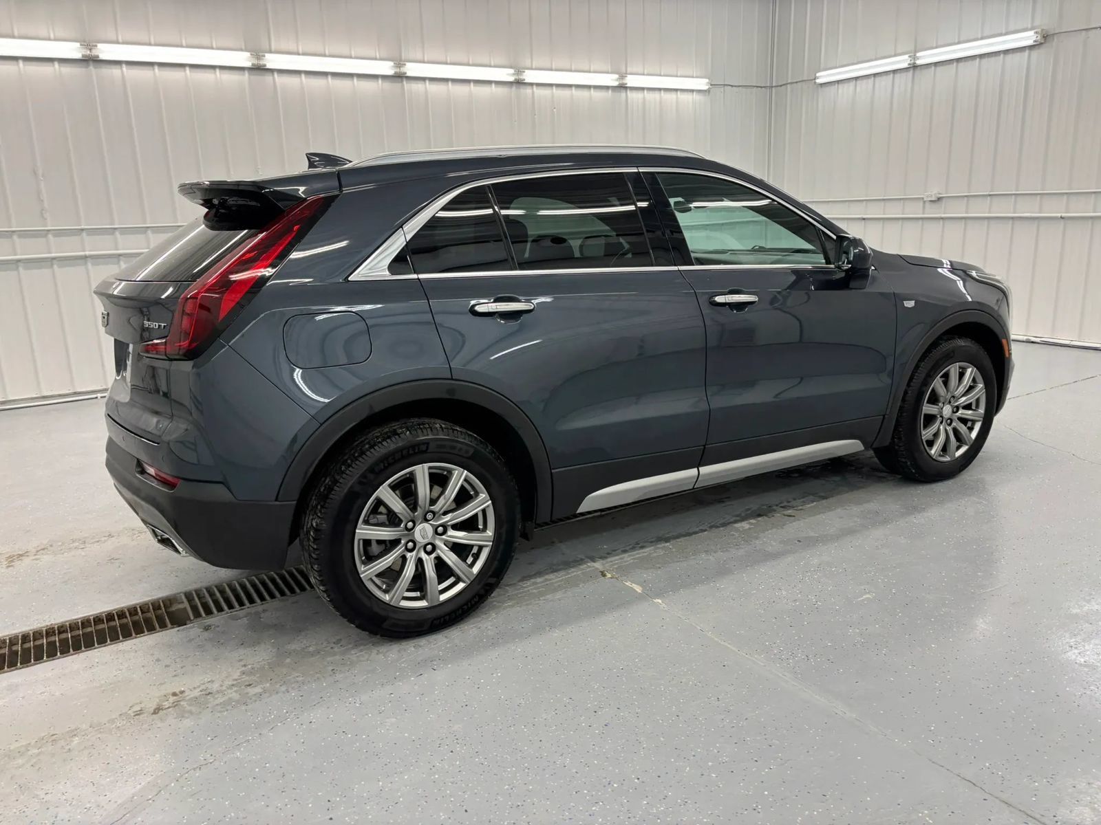 Used 2020 Cadillac XT4 Premium Luxury w/ Technology Package FWD image 7
