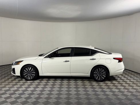 Used 2025 Nissan Altima 2.5 SV FWD image 10