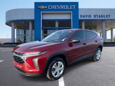 Used 2024 Chevrolet Trax LS FWD image 1