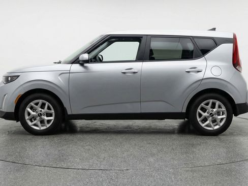 Used 2025 Kia Soul LX w/ LX Technology Package FWD image 5