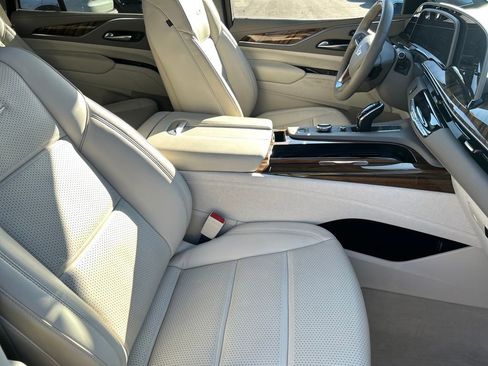 Certified 2023 Cadillac Escalade Sport Platinum image 15