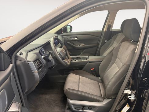 Used 2025 Nissan Rogue SV FWD image 22