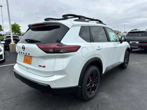 Used 2026 Nissan Rogue SV AWD/4WD image 3