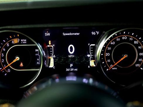 Used 2023 Jeep Wrangler Unlimited Sahara AWD/4WD image 23