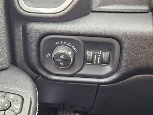 New 2026 RAM 2500 Laramie w/ Sport Appearance Package AWD/4WD image 18