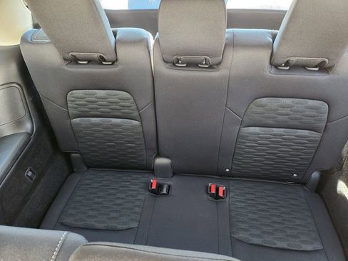 Used 2025 Nissan Pathfinder SV image 13