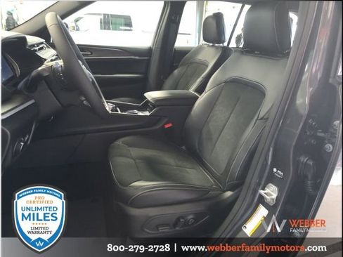New 2026 Jeep Grand Cherokee Altitude AWD/4WD image 9